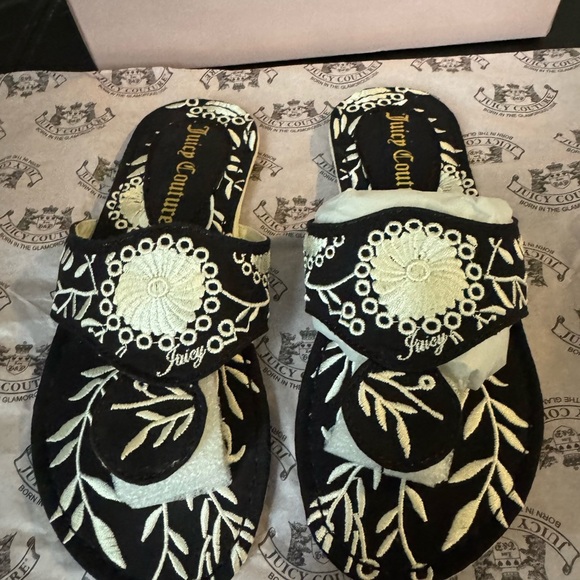 Juicy Couture Black and Cream Tiki Women's Sandals size 6 - Picture 3 of 12